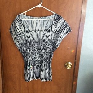 Black and white crunch woman’s top